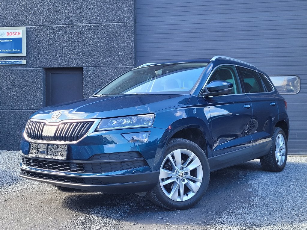 Skoda Karoq 1.5 Tsi DSG 360CAM/ACC/TREKH/ZETELV/LUXE UITRUST, Autos, Skoda, Cuir et Alcantara, Achat, 700 kg, Noir