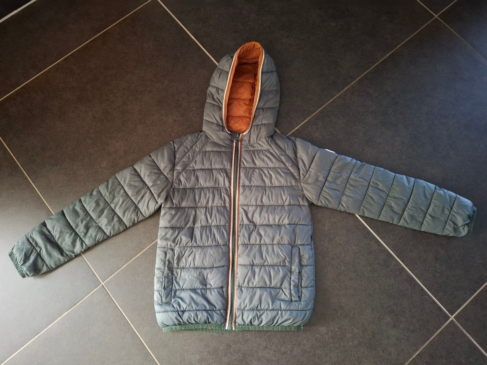 2 jassen voor jongens, Ophalen, Jas