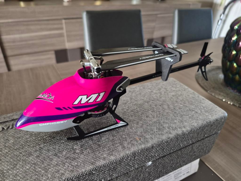 Omp m1 v1 rc heli ( geen speelgoed), Hobby en Vrije tijd, Modelbouw | Radiografisch | Helikopters en Quadcopters, Ophalen, Nieuw