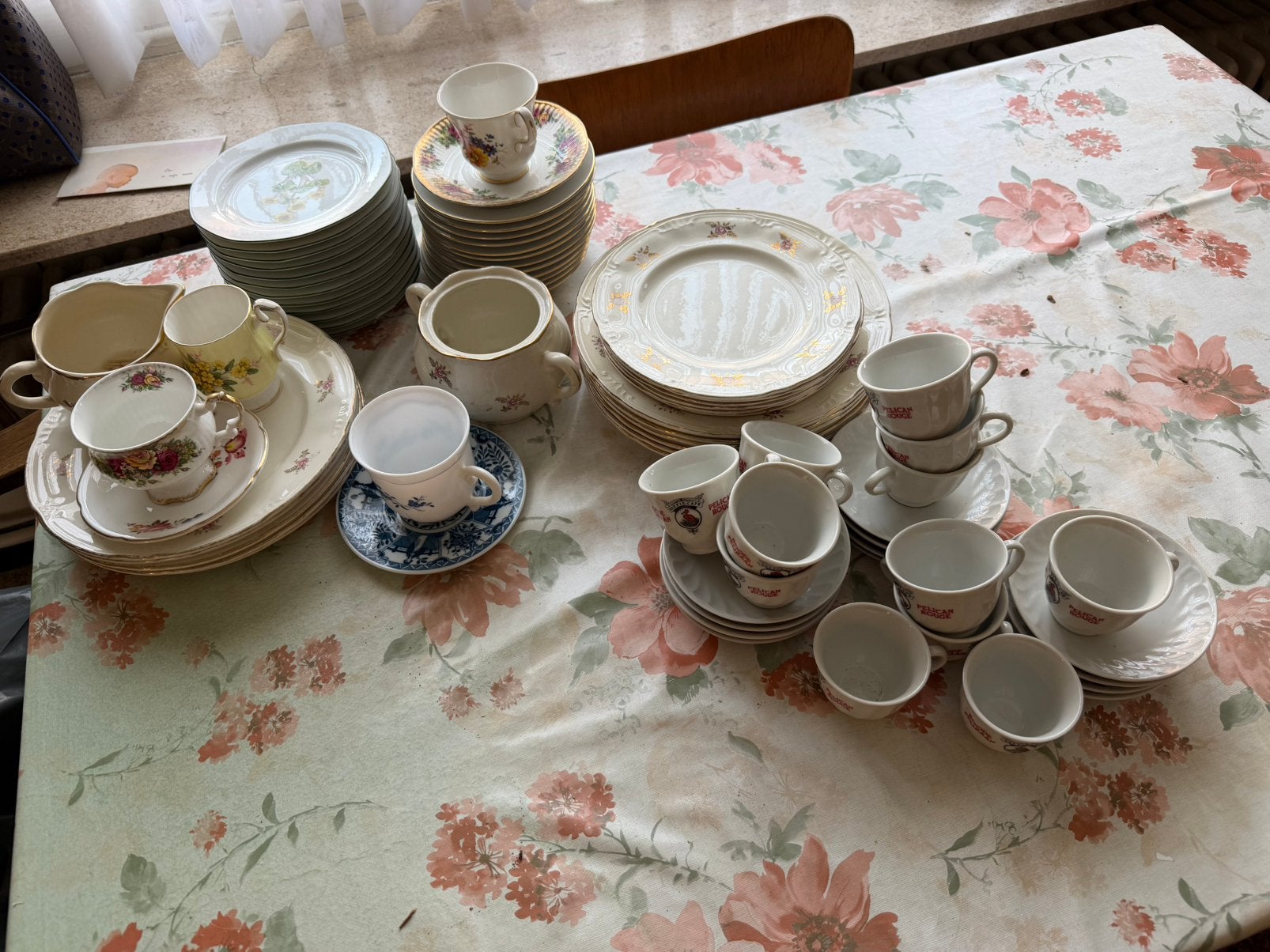 Partij vintage servies, Ophalen