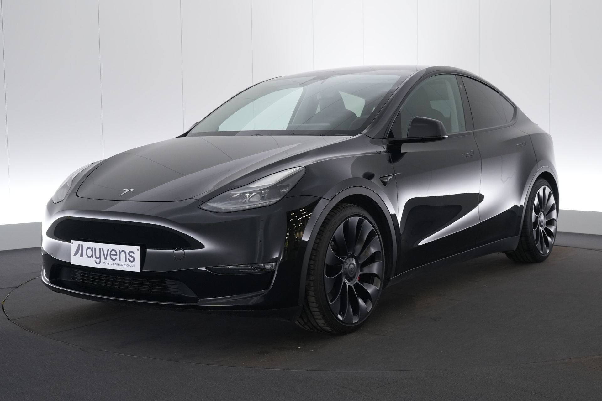 (2EAT076) TESLA MODEL Y, Cuir, Achat, Phares entièrement LED, Carnet d'entretien