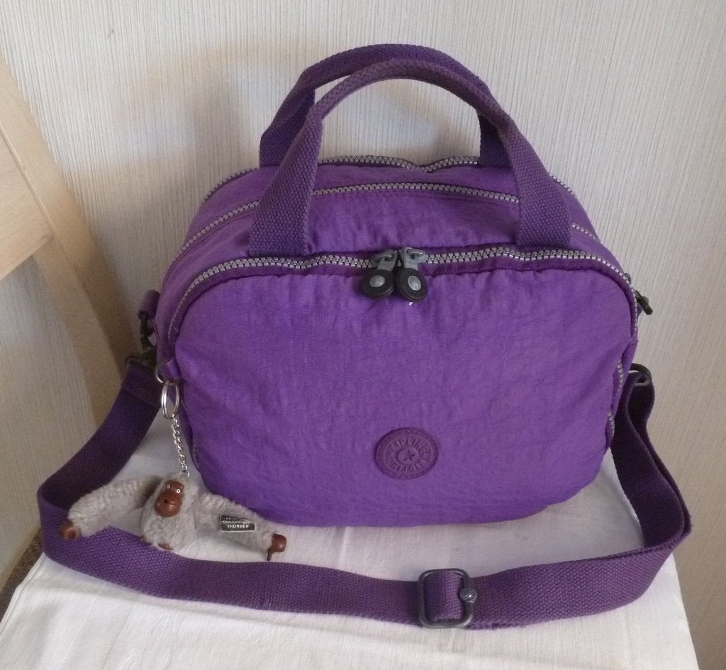 Kipling beautycase hand of band + koffer + aap, Handtassen en Accessoires, Tassen | Reistassen en Weekendtassen, Gebruikt, Minder dan 35 cm