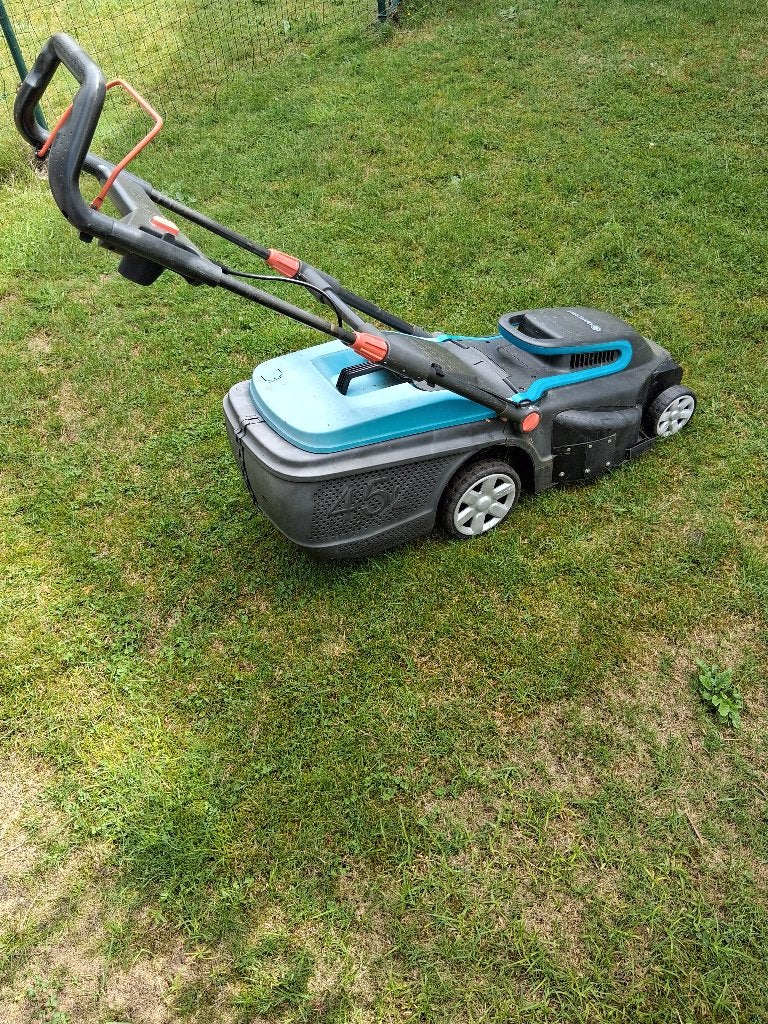 grasmaaier € 50,00 .Mes 42cm, Ophalen, Cirkelmaaier, Gebruikt, Elektrische grasmaaier