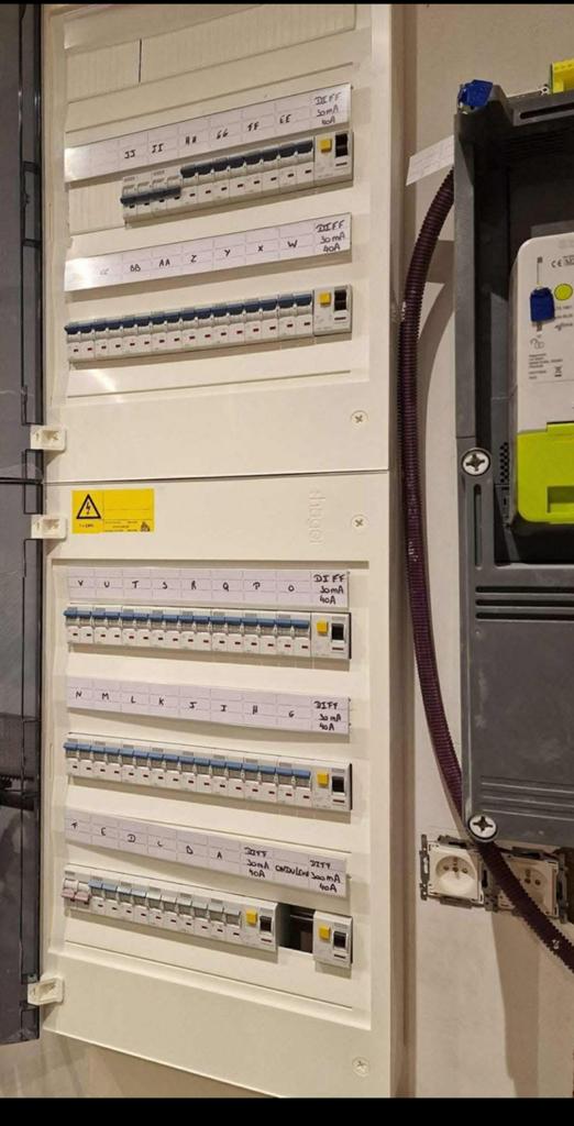 #Électricien professionnel #chauffagiste 0392363428, Enlèvement ou Envoi, Comme neuf