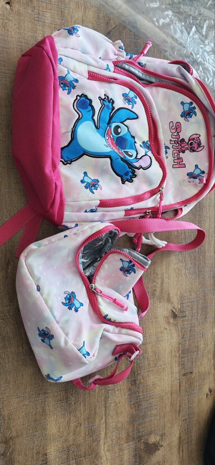 stitch school bag, Enlèvement