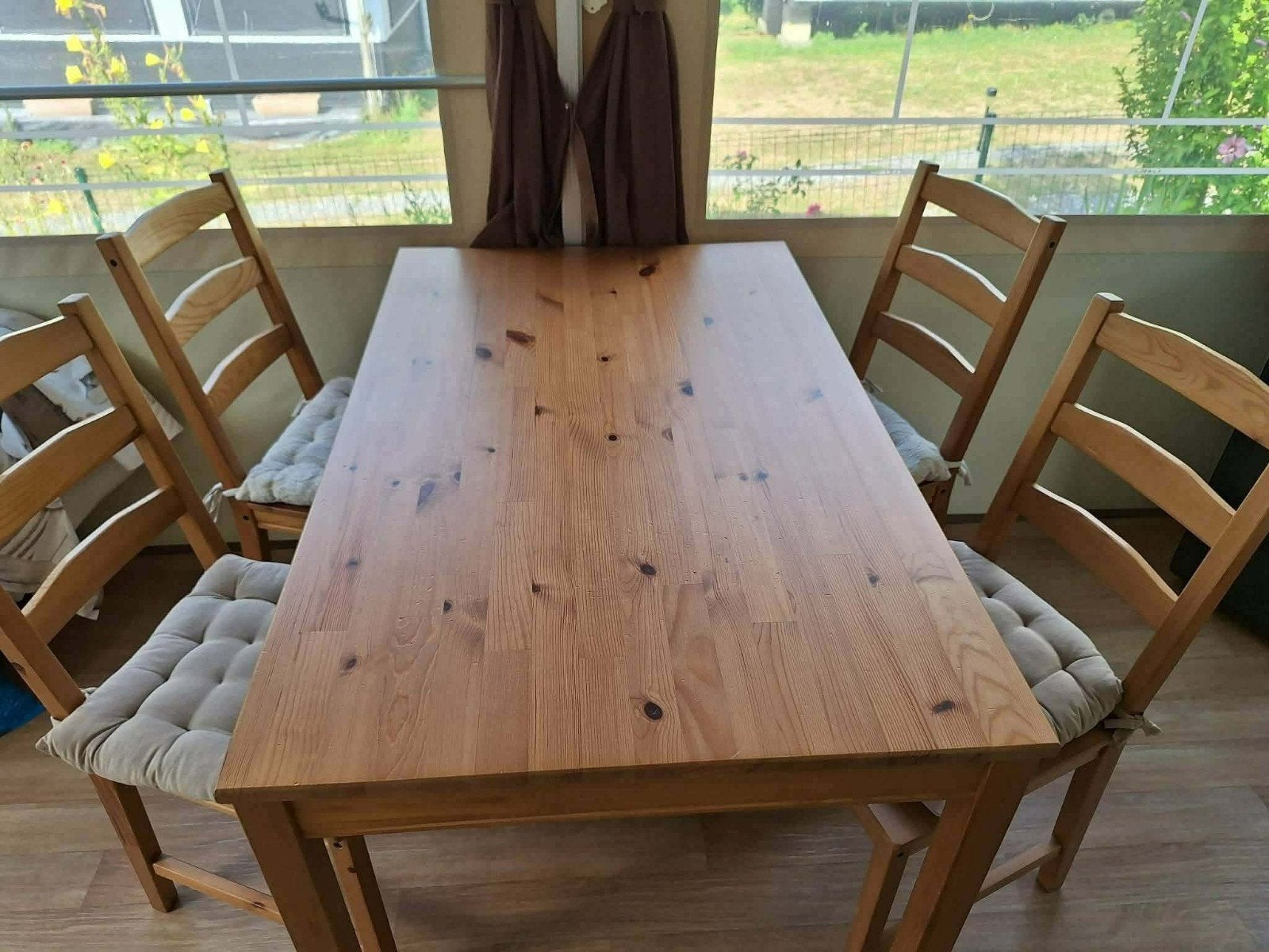 Table en Pin avec 4 chaises et coussins 1m18cm sûr 74cm, Maison & Meubles, Quatre personnes, 50 à 100 cm, Comme neuf, 100 à 150 cm