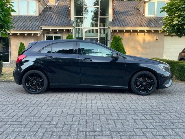 Mercedes-Benz A-klasse 200 URBAN NAVI PDC BI XENON, Auto's, Mercedes-Benz, Gebruikt, Leder en Stof, Zwart, 1595 cc