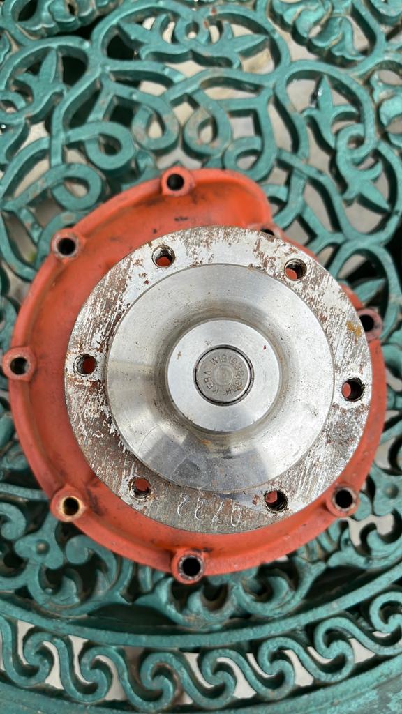 Pompe a eau ih, Articles professionnels, Enlèvement ou Envoi