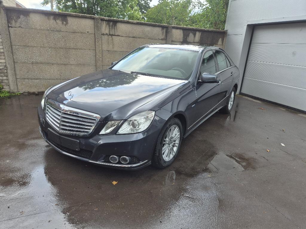 Mercedes Cl E 200 Gdi 184cv, 2011 impeccable., Auto's, Mercedes-Benz, Stof, Zwart, 4 cilinders, https://public.car-pass.be/vhr/318db491-2ced-4b67-93af-5991d47e023b