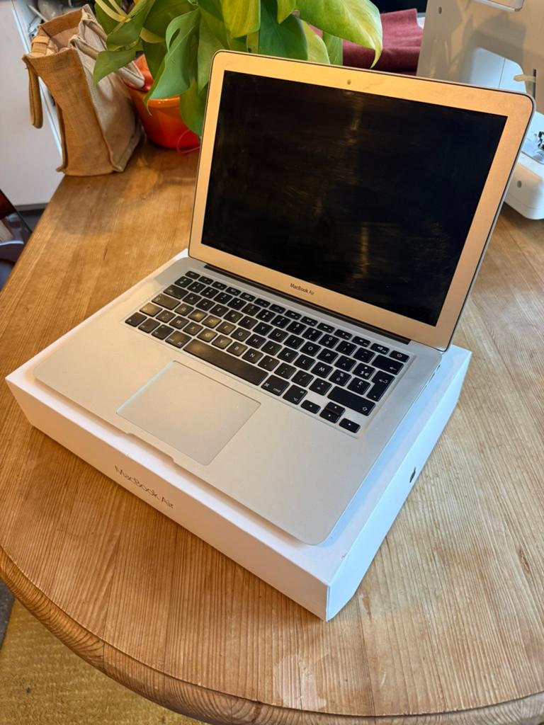 MacBook Air 13" (2019) – Inclusief doos, Computers en Software, Ophalen, Zo goed als nieuw, Azerty, MacBook
