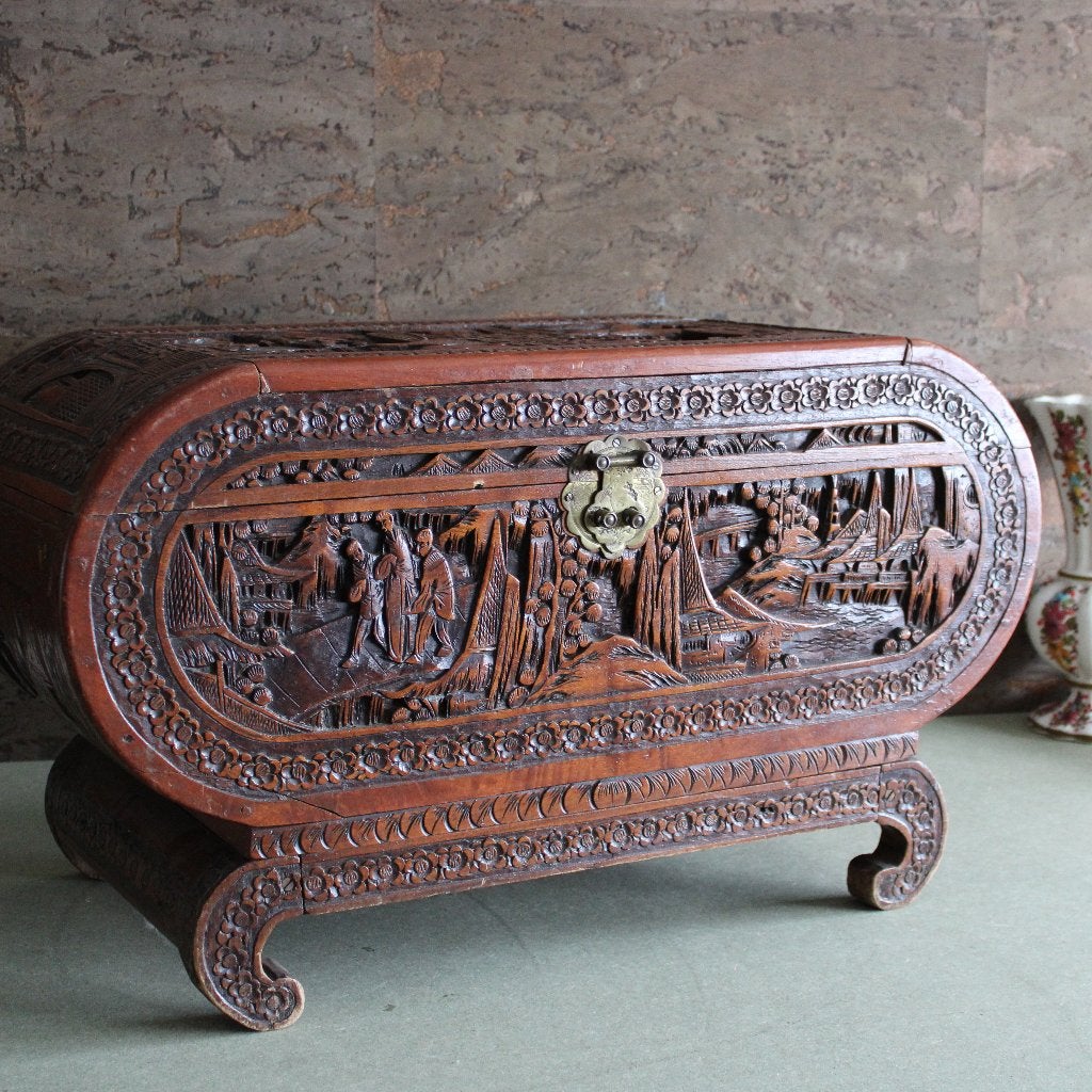 Chinese kamferhouten kist, gesneden, op voet, 70 cm, Ophalen of Verzenden, Overige materialen