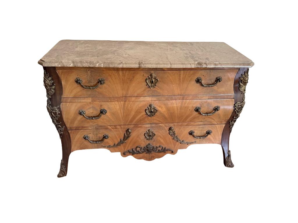 Commode galbée de style Louis XV – dessus marbre, 3 ou 4 tiroirs, Moins de 100 cm, 100 à 150 cm, Enlèvement