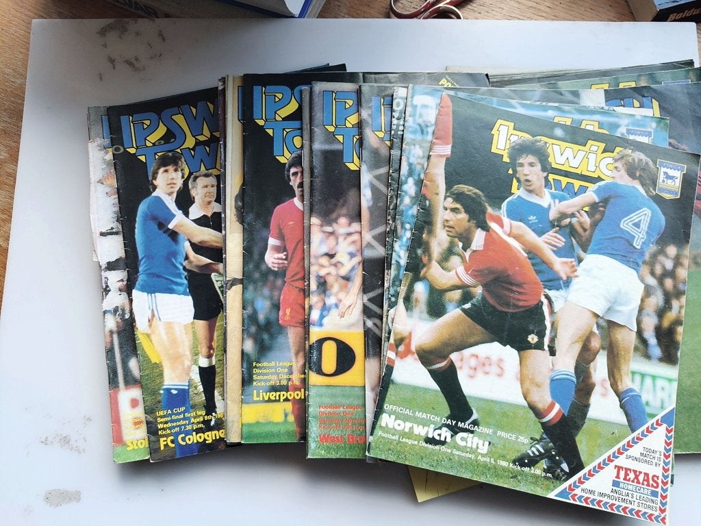 32 x !!!  Ipswich Town Official Match Day Magazine