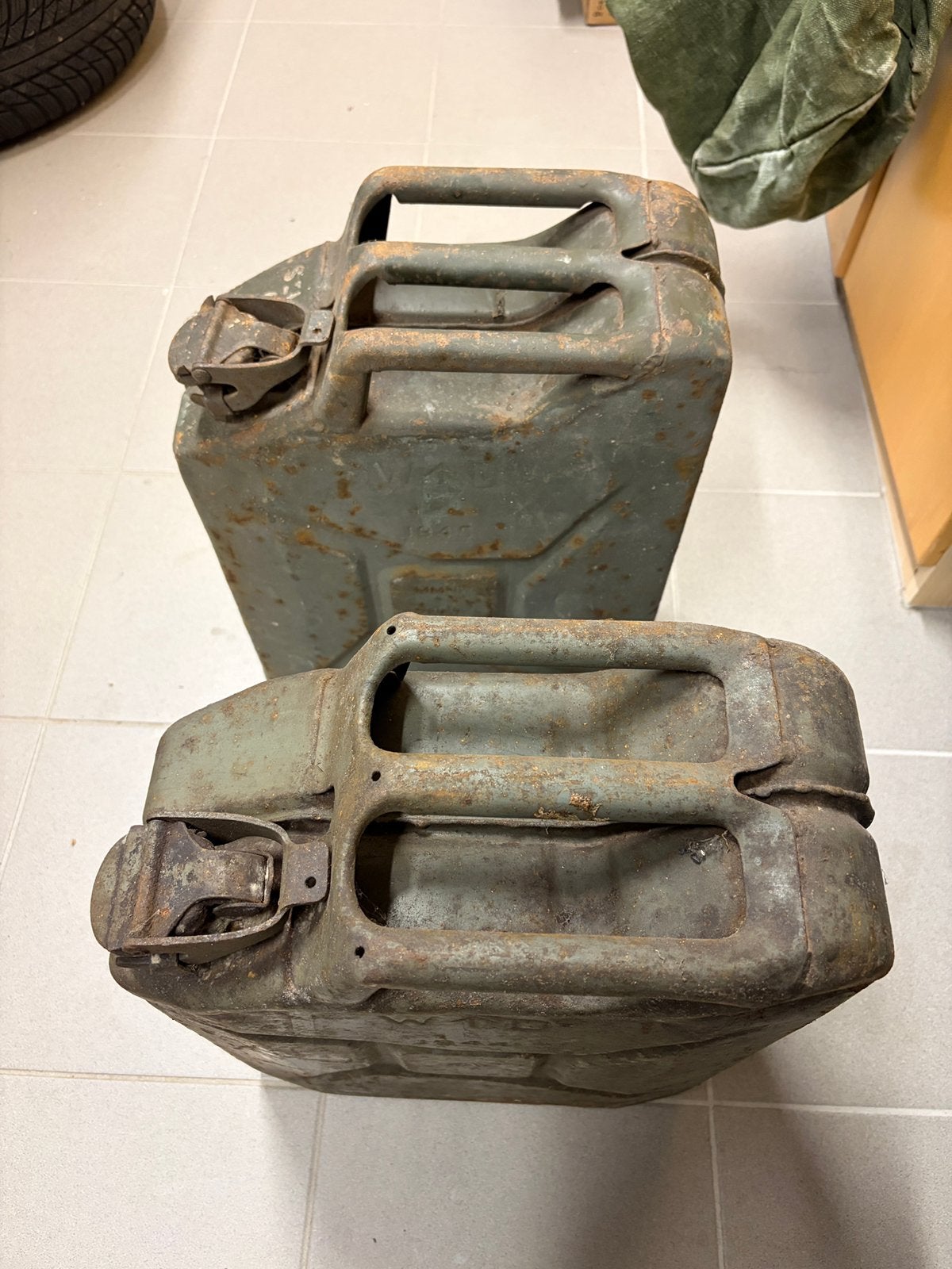 Jerrycans, Collections, Objets militaires | Seconde Guerre mondiale, Enlèvement