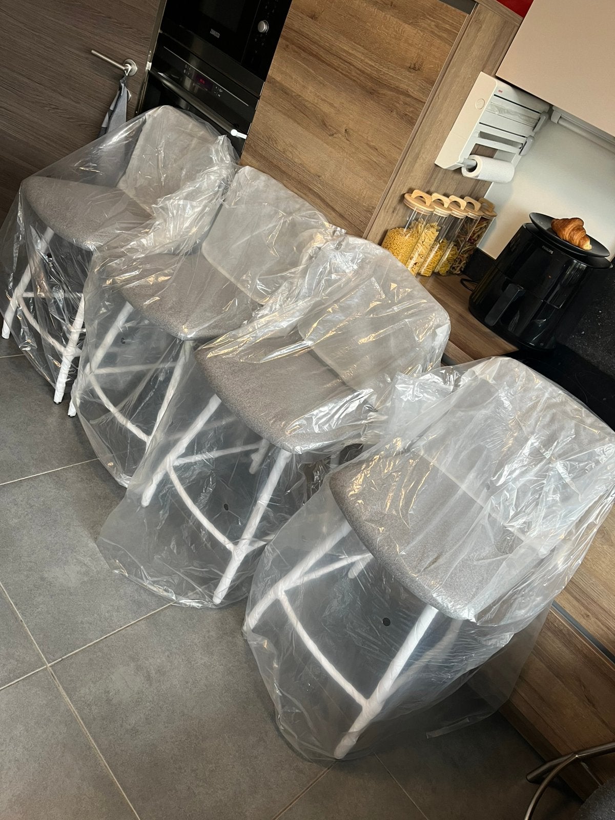 4 nouveaux tabourets de bar UNIC DESIGN, Avec repose-pieds, 4 tabourets, Comme neuf, Enlèvement