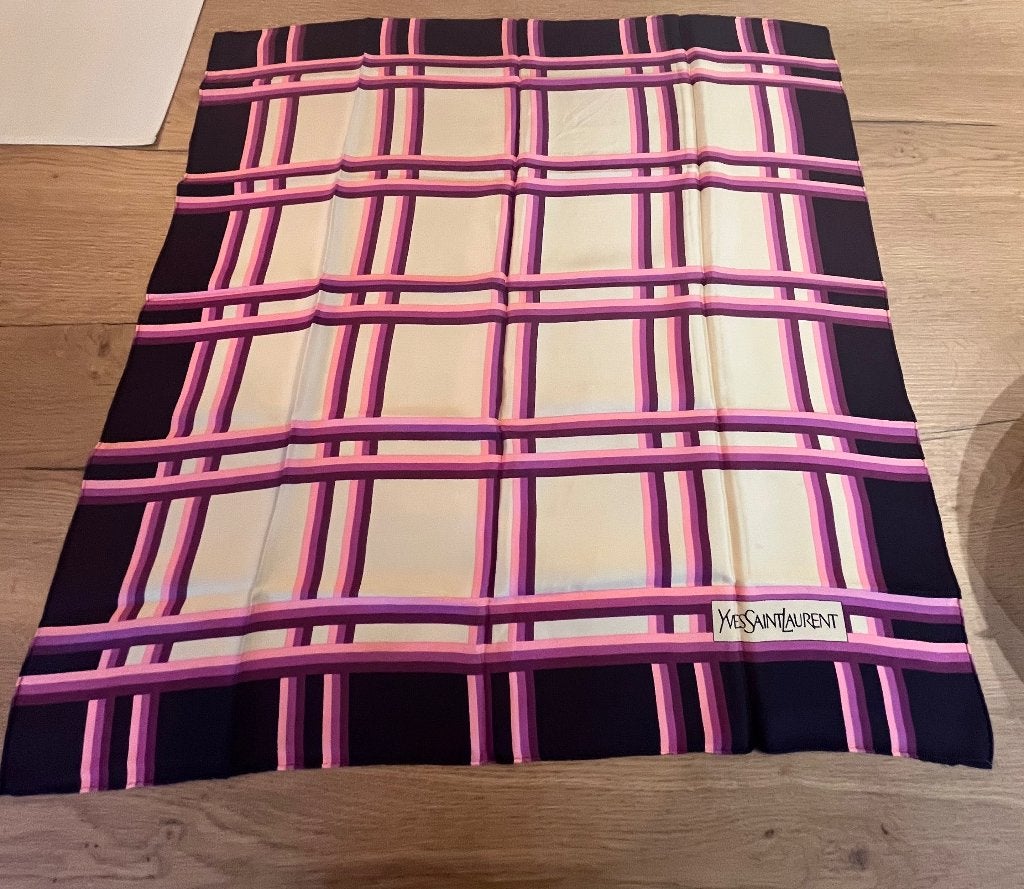Foulard  Yves Saint Laurent vintage, Yves saint Laurent, Ophalen, Gedragen