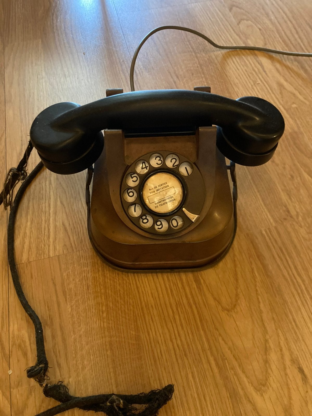 Koperen telefoon, Ophalen, Zo goed als nieuw