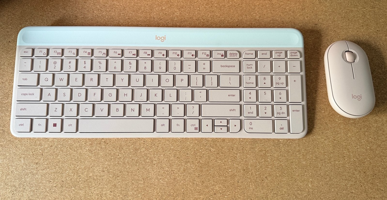 Clavier et souris rose LOGITECH MK470 - windows-qwerty, Informatique & Logiciels, Comme neuf, Enlèvement, Récepteur sans fil, Qwerty