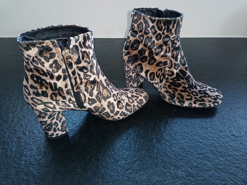 Dames laarsjes, Ophalen, Zo goed als nieuw, Lage of Enkellaarzen
