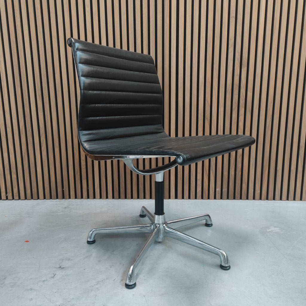 Vitra Eames EA 105 bureaustoel, Antiquités & Art, Antiquités | Bureau & Affaires, Enlèvement ou Envoi