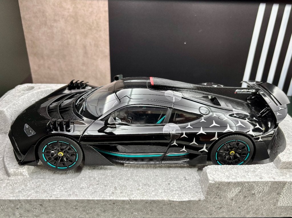 1:18  Mercedes - amg one, Hobby & Loisirs créatifs, Voitures miniatures | 1:18, Enlèvement ou Envoi, Comme neuf, Voiture, Autres marques
