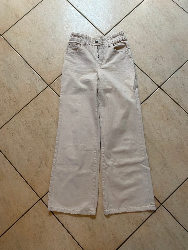 jeans Bershka confectiemaat 34, Bershka, Enlèvement ou Envoi, Blanc, W27 (confection 34) ou plus petit