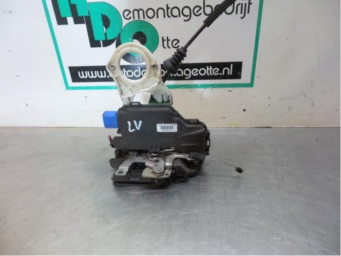 Serrure portière mécanique 2portes gauche d'un Seat Ibiza, -, Utilisé, -, Seat