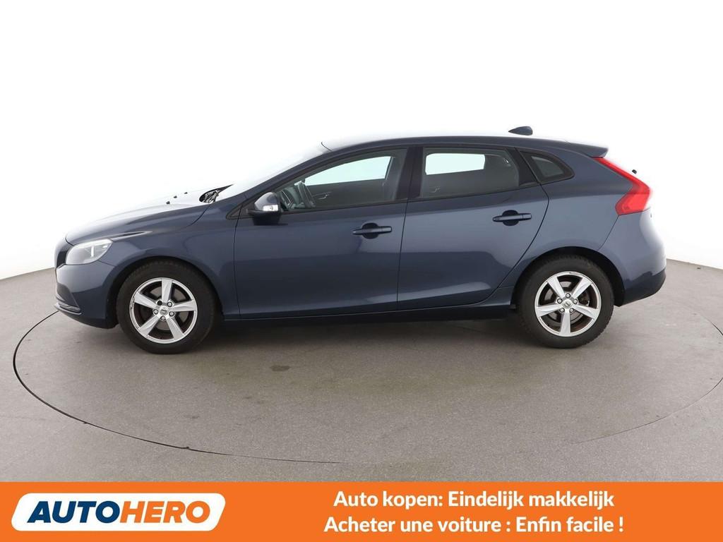 Volvo V40 2.0 T2 Kinetic (bj 2017), Gebruikt, Zwart, 1969 cc, Blauw