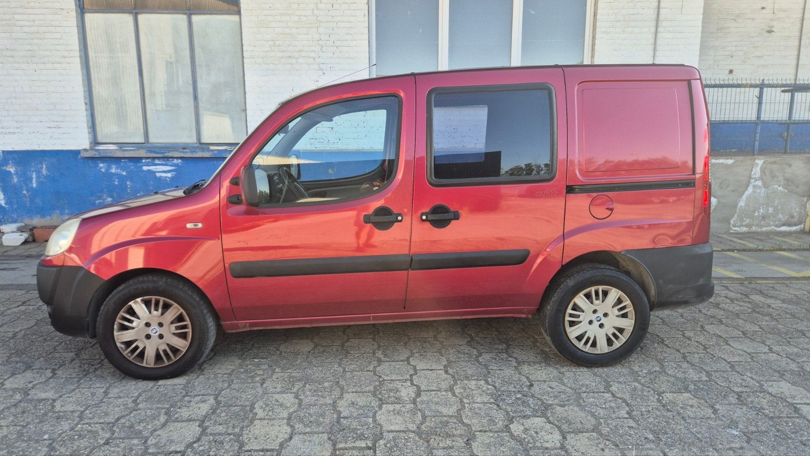 FIAT DOBLO PRET A IMMATRICULÉ KM 166000 CLIM AN 2007 EN 1.3D, Rouge, Entreprise, 2 places, Boîte manuelle
