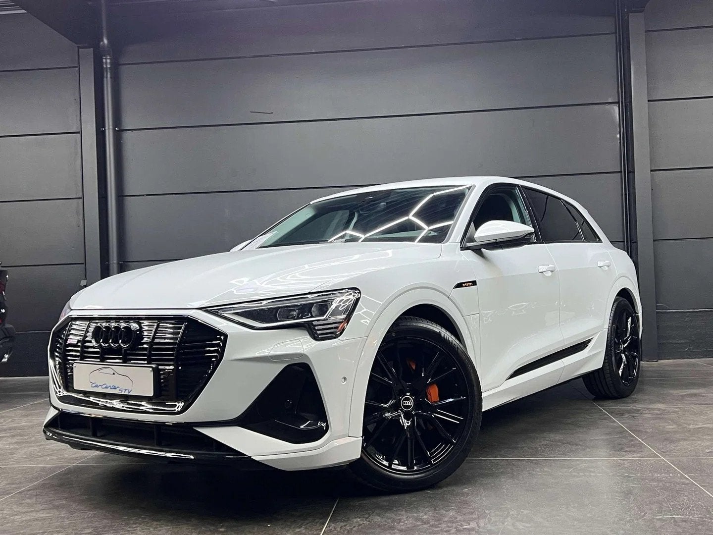 Audi e-tron 55 Quattro 95 kWh / S line / Shadow pack /, Auto's, Automaat, Gebruikt, 408 pk, Wit