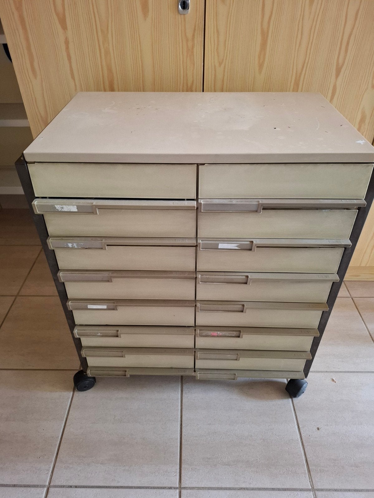 Meuble de classement à tiroirs sur roulettes – 14 tiroirs, Antiquités & Art, Enlèvement