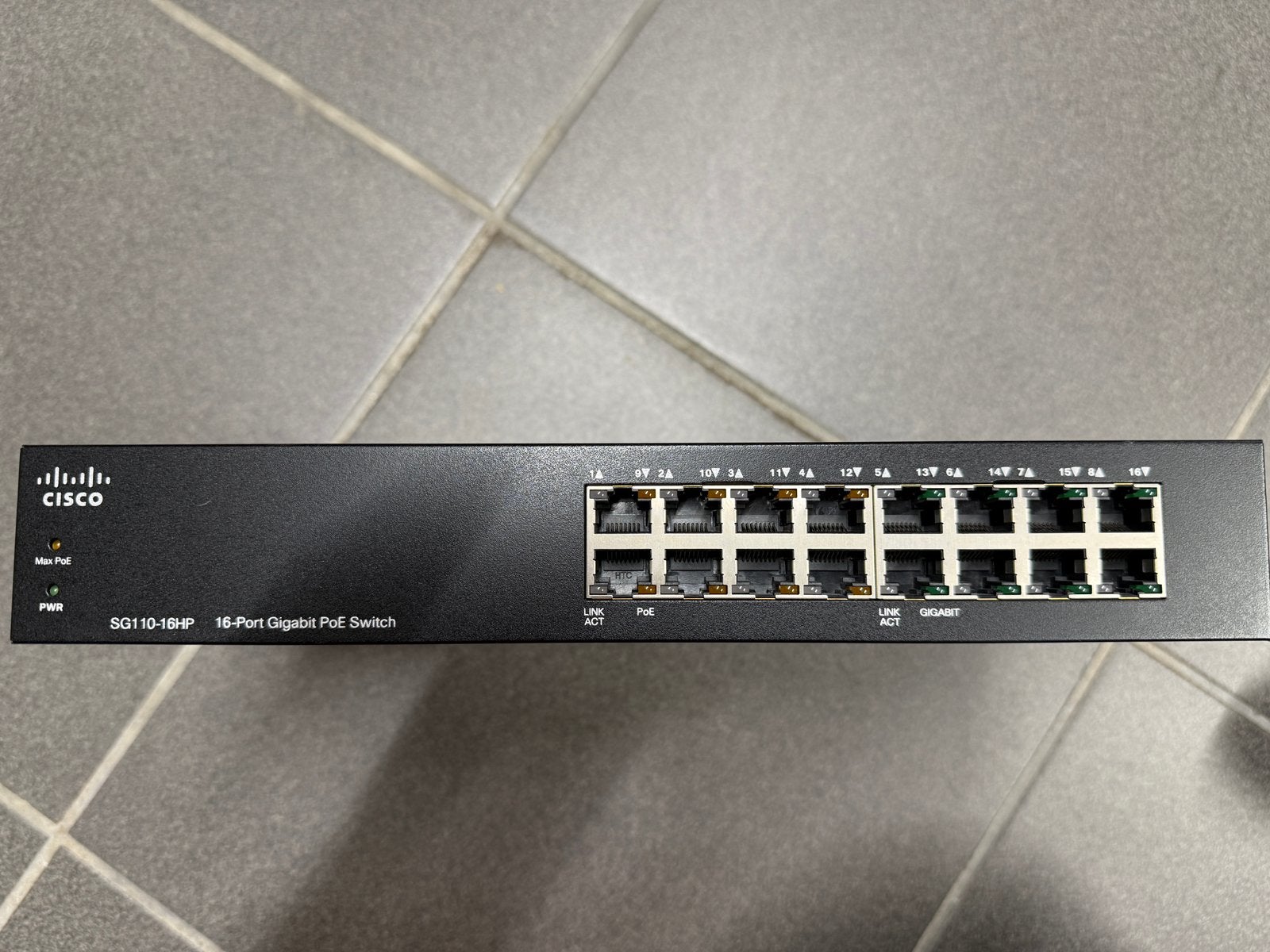 Cisco SG110-16HP – 16-poorts Gigabit PoE Switch, Computers en Software, Ophalen, Gebruikt
