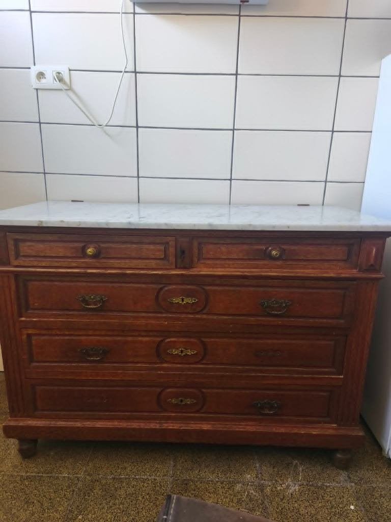 antieke kast met marmeren blad, Ophalen