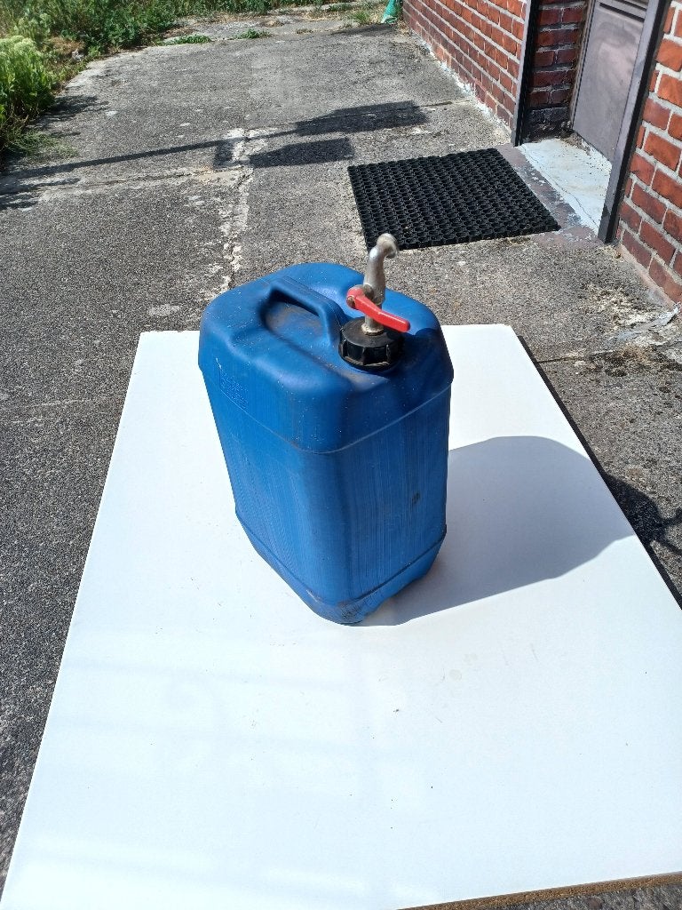 Handige Blauwe Kunststof Jerrycan / Tapvat met Kraan, Ophalen, Kunststof, Gebruikt, Met kraantje