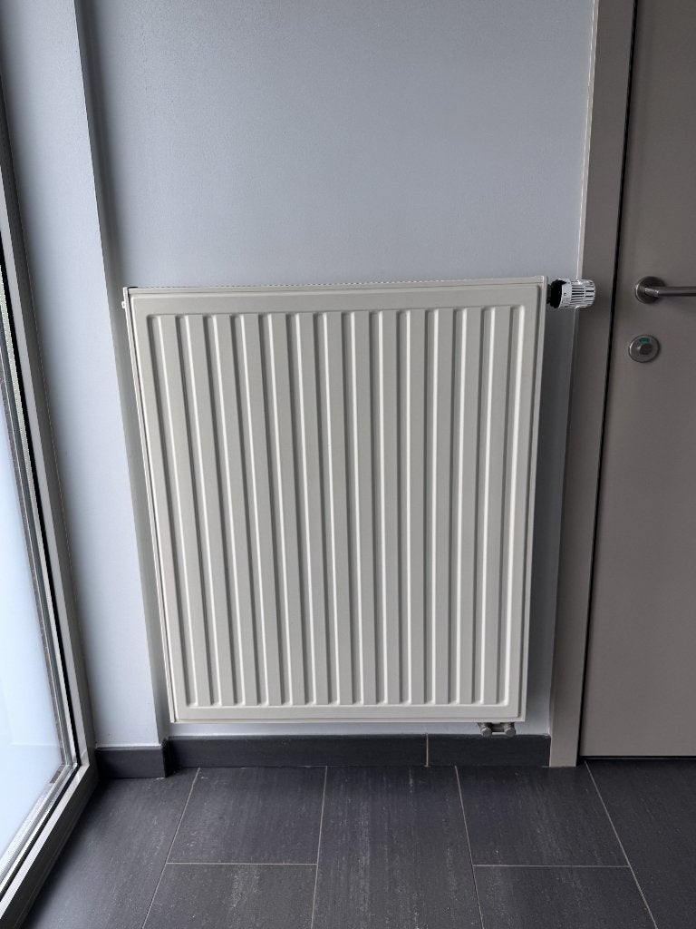 Radiator Radson (compact) met thermostatische kraan, Doe-het-zelf en Bouw, Verwarming en Radiatoren, Gebruikt, Radiator, 800 watt of meer