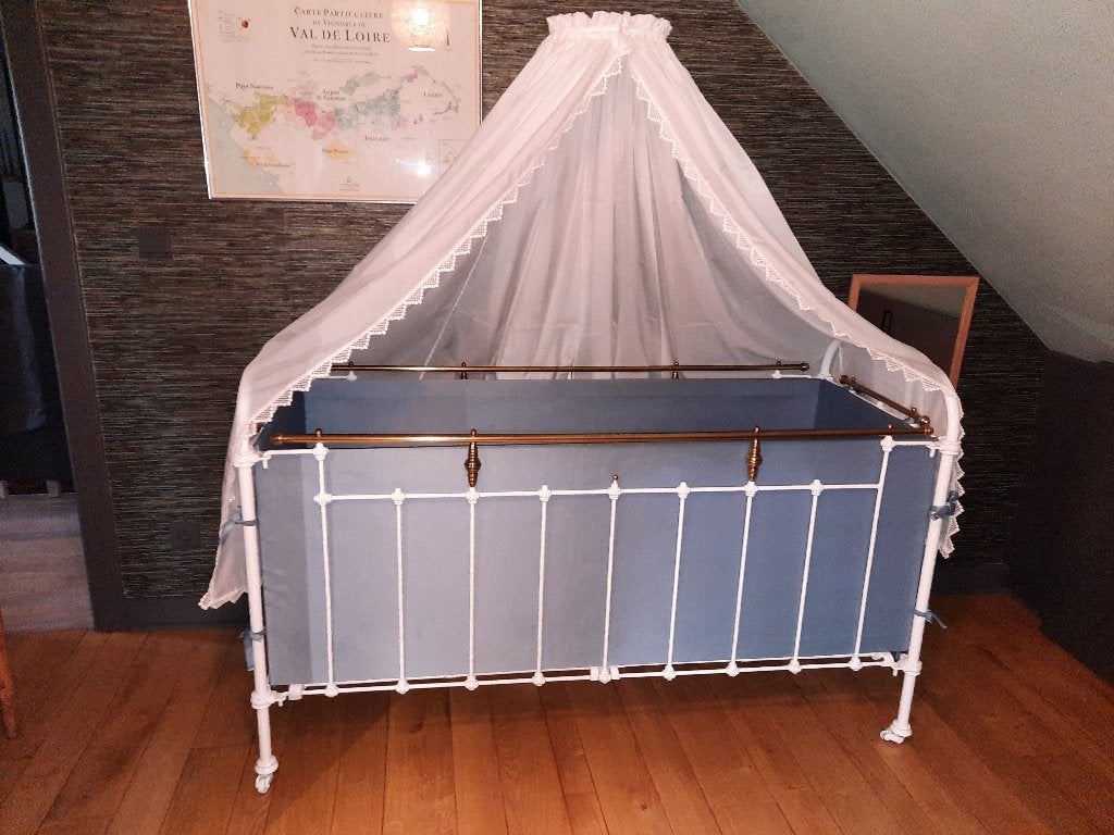 Lit d'enfant ancien, Enlèvement