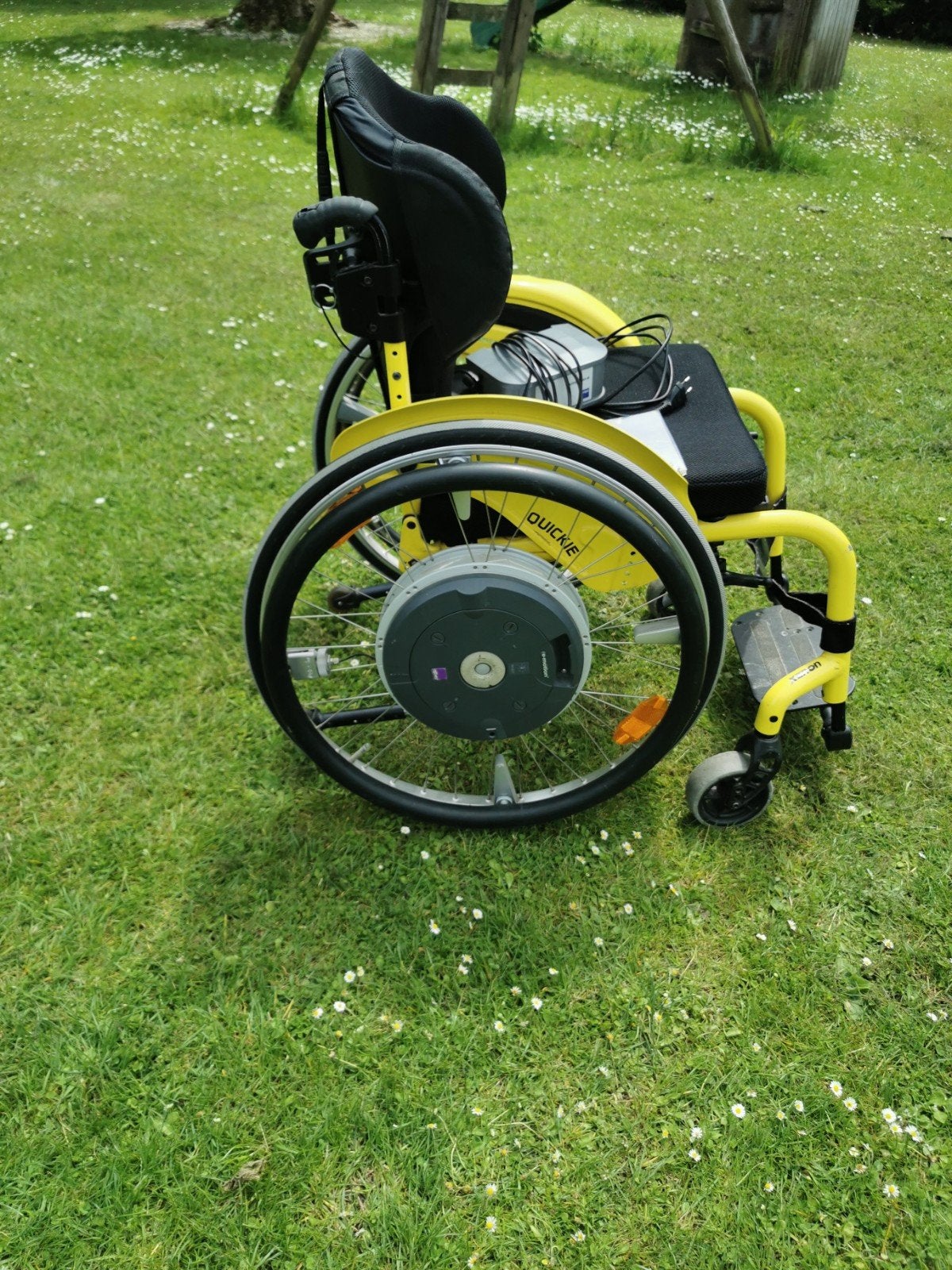 Fauteuil roulant électrique Quickie e-Motion plus d'info 048, Divers, Chaises roulantes, Enlèvement ou Envoi, Fauteuil roulant électrique