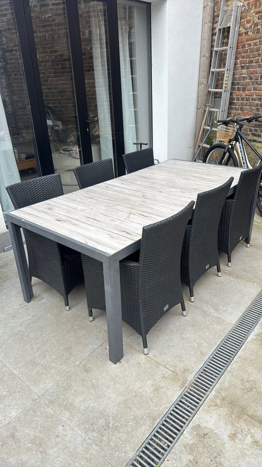 Buitentafel  MOET SNEL WEG, Ophalen, Zo goed als nieuw