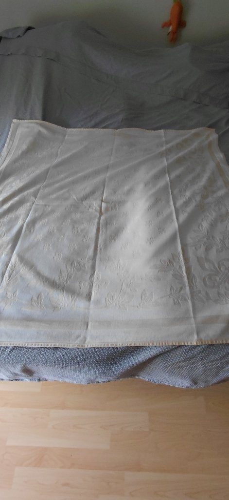 Tafelkleedje van 116 cm op 116 cm, Vierkant, 116 cm, Zo goed als nieuw, Beige