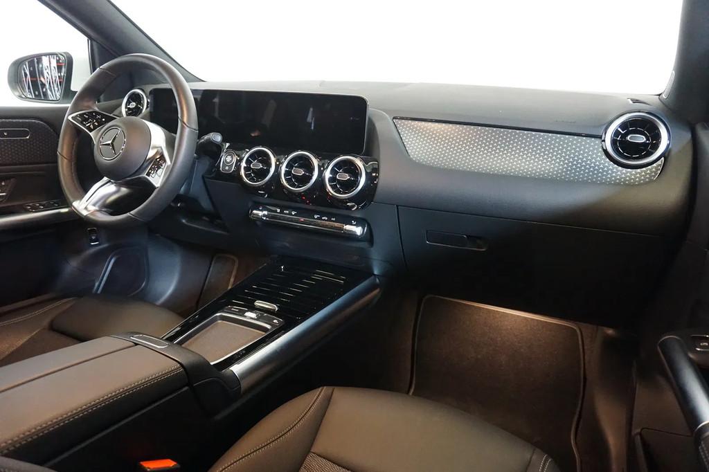 Mercedes-Benz B-CLASS 180 (bj 2025, automaat), Auto's, 136 pk, Leder en Stof, Wit, Bedrijf