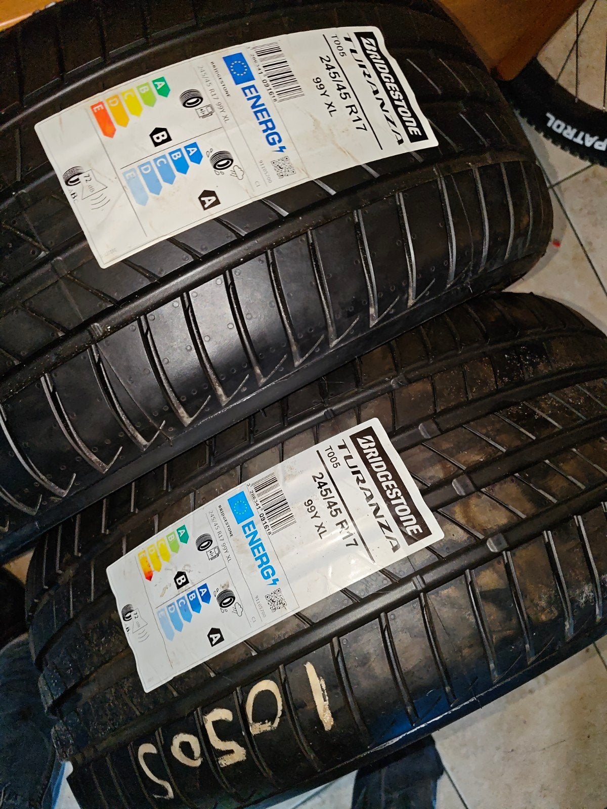 2 Pneus NEUFS Bridgestone Turanza T005 - 245/45 R17 99Y XL, Neuf, 245 mm, Enlèvement ou Envoi, Véhicule de tourisme