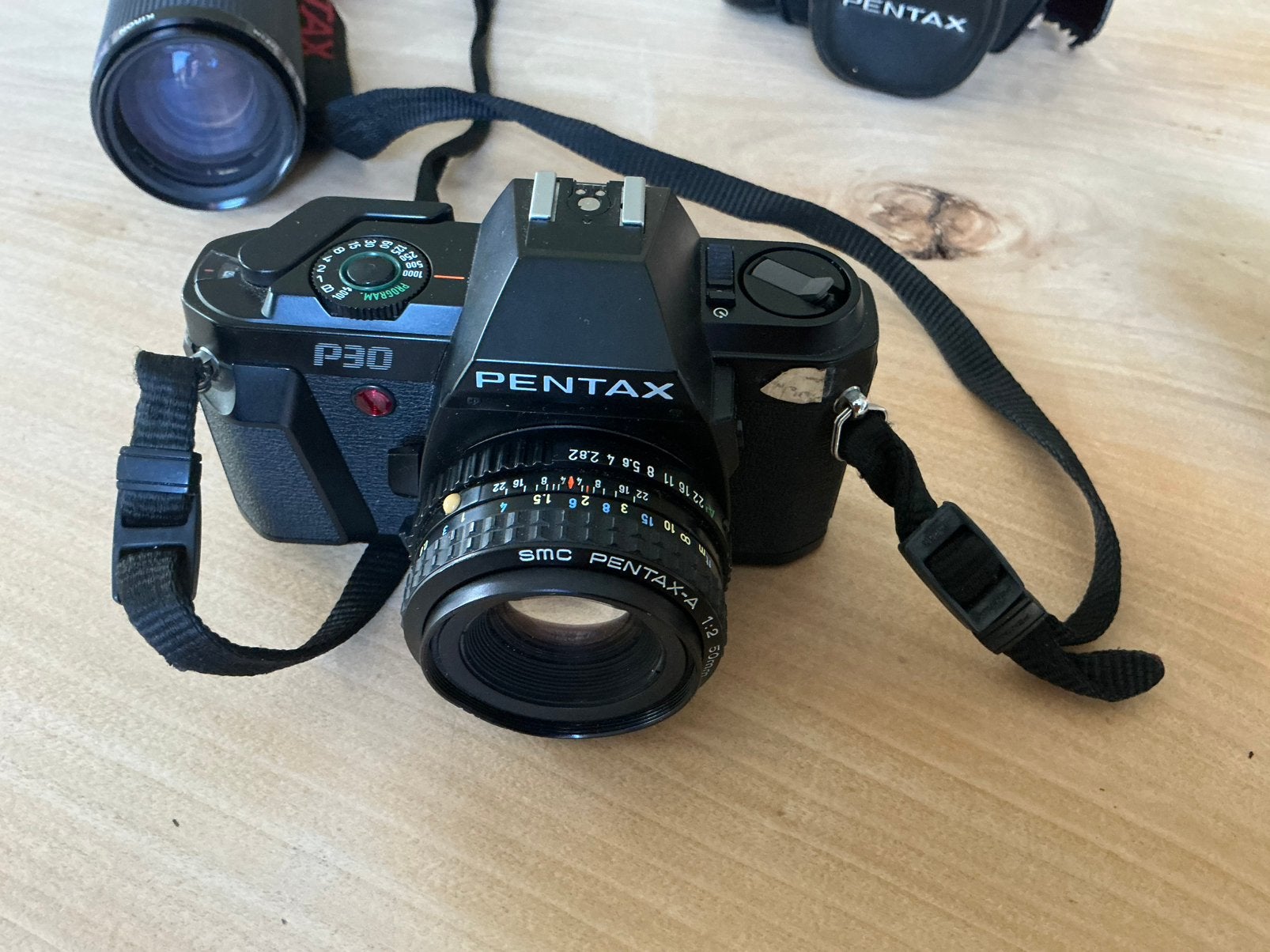 Analoog fototoestel Pentax P30 + extra lens + flitser, Ophalen, Zo goed als nieuw, Pentax