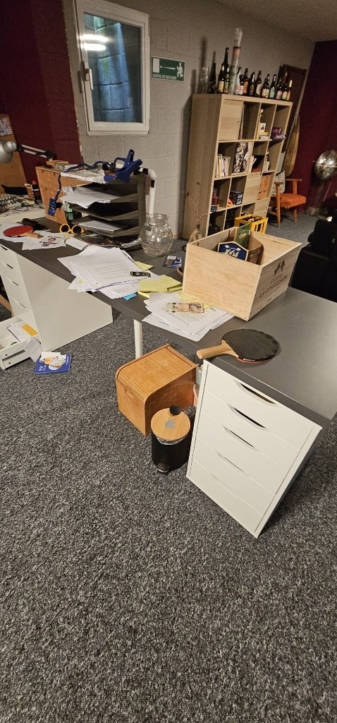 Grand bureau IKEA plateau gris + caissons ALEX, Enlèvement, Utilisé, IKEA, Gris