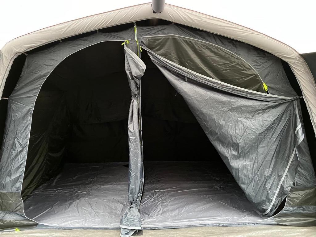 Opblaasbare tent Outwell Springville 5SA, Ophalen, Zo goed als nieuw, Tot en met 5