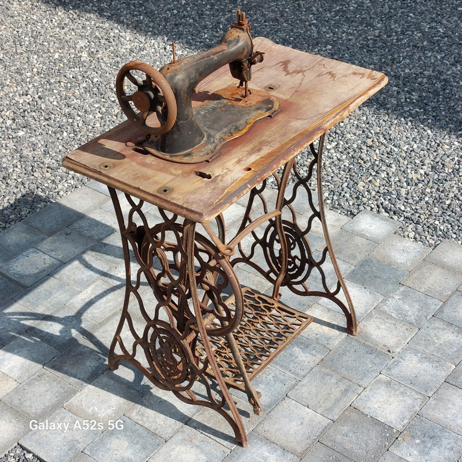 Oude naaimachine decoratief, Antiek en Kunst, Ophalen