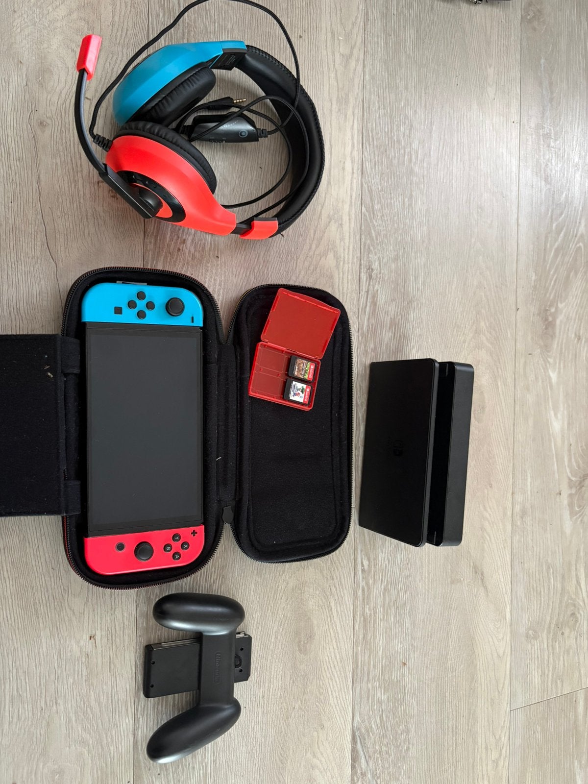 Nientendo switch 1 oled met alles op en aan., Games en Spelcomputers, Ophalen of Verzenden, Zo goed als nieuw
