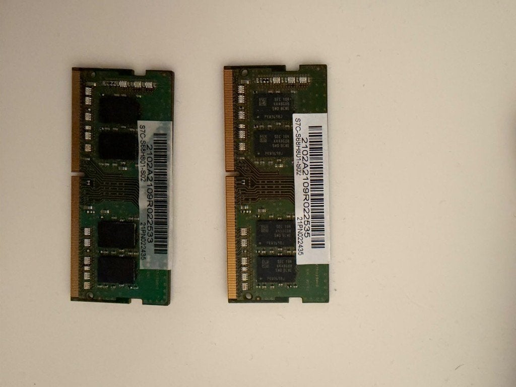 2x 8Gb RAM DDR4-3200 Samsung M471, Computers en Software, Ophalen, DDR4, Zo goed als nieuw, Laptop