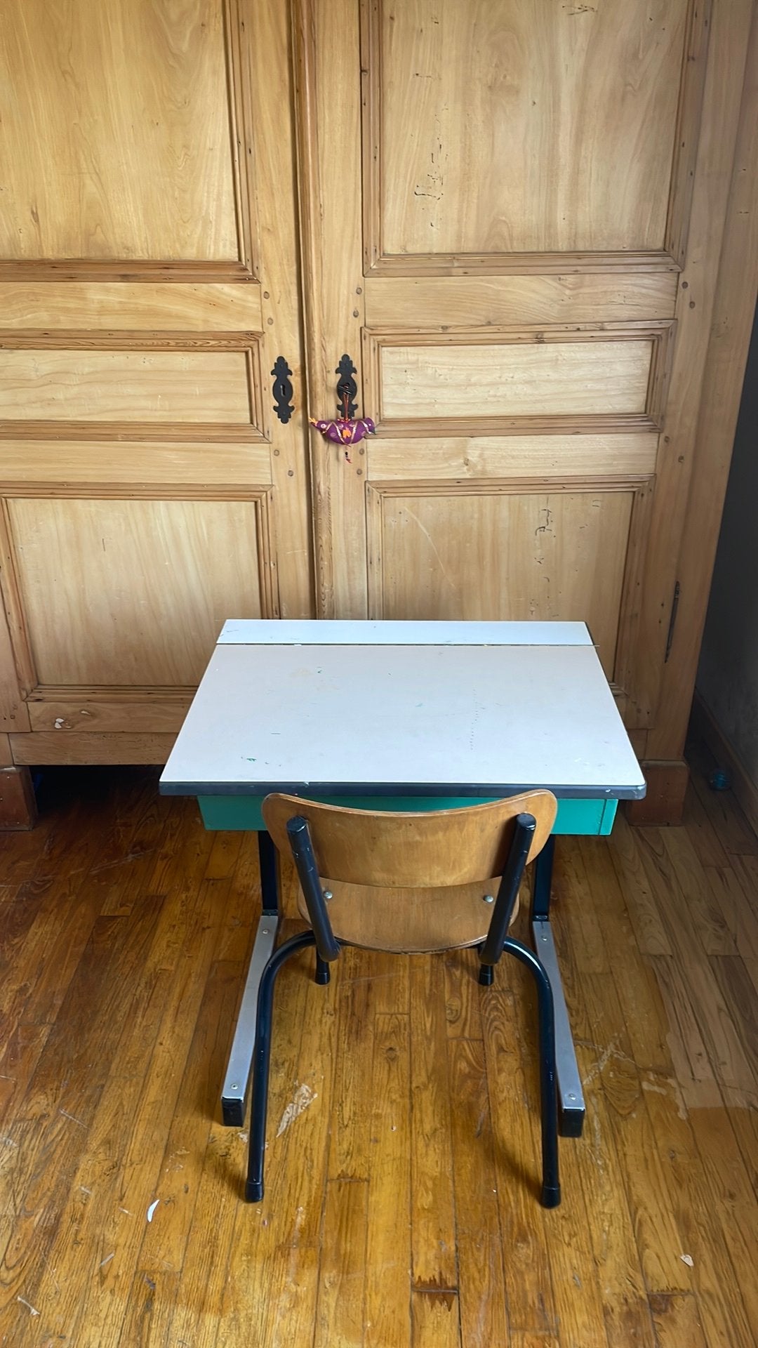 Oude bureautjes, Enfants & Bébés, Chambre d'enfant | Tables & Chaises, Enlèvement, Utilisé, Table(s) et Chaise(s)