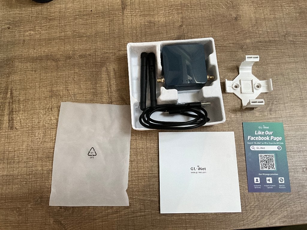 GL.iNet GL-AR300M16-EXT + wall mount, Computers en Software, Routers en Modems, Ophalen of Verzenden, Gebruikt, Router
