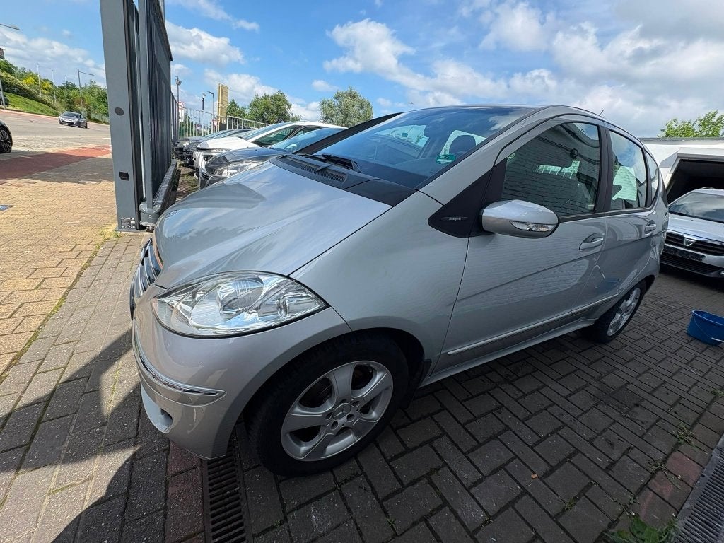 Mercedes-Benz A-KLASSE 170 BENZINE AUTOMAAT 110.000KM, Auto's, Zwart, 4 cilinders, Leder en Stof, Bedrijf